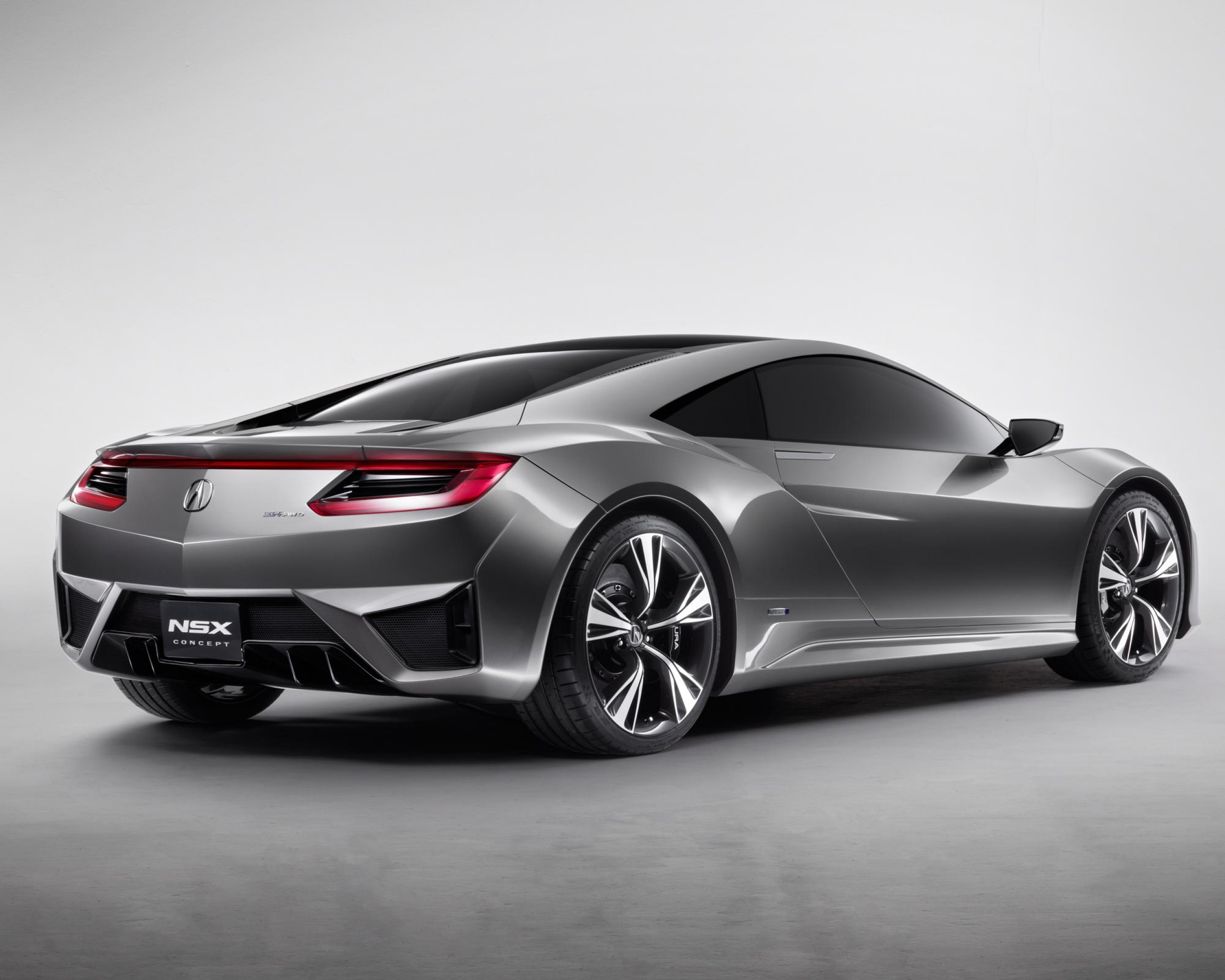 Автомобили едут в город-призрак