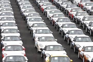 Продажи новых легковых автомобилей в России в феврале 2015 года - падение на 56,8%